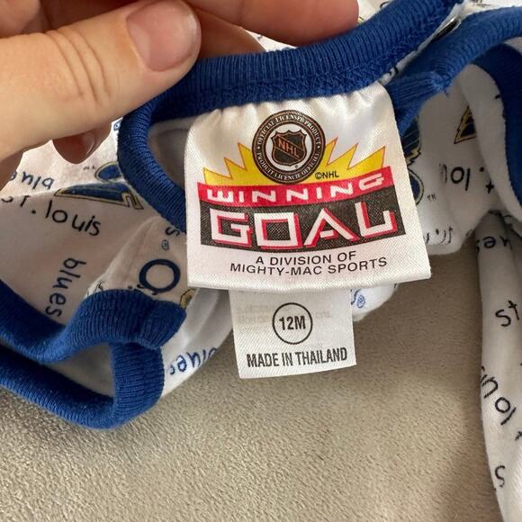 Vintage St Louis Blues Baby Outfit Onesie Hockey 12 Months AOP - Picture 3 of 4